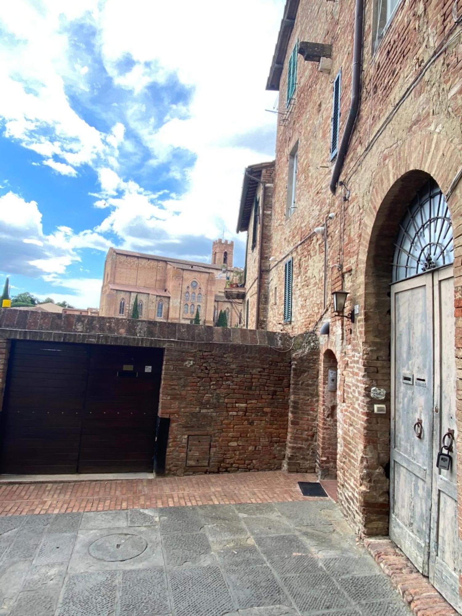 Loft Vicolo Di Vallepiatta 2 Min Piazza Del Campo Con Parcheggio Siena Exterior photo