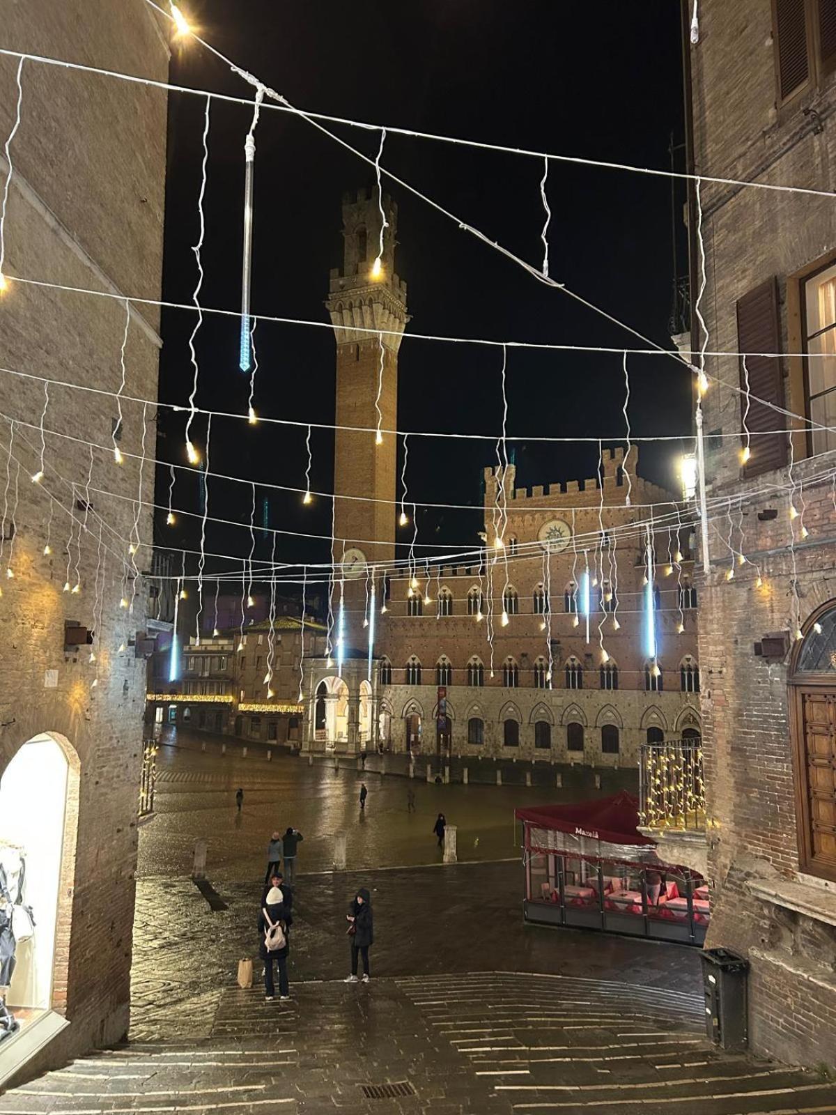 Loft Vicolo Di Vallepiatta 2 Min Piazza Del Campo Con Parcheggio Siena Exterior photo